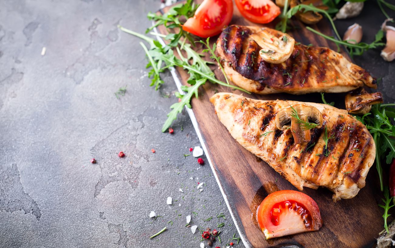 1800 Calorie Meal Plan + Diet Guide 6 Grilled chicken on a cutting board.