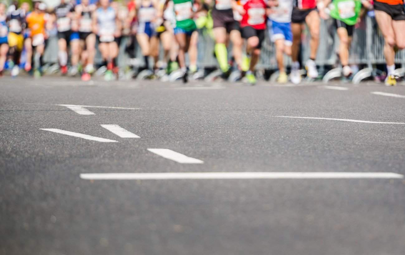 13 Smart Race Day Tips to Nail Your Marathon PR - The Mother Runners