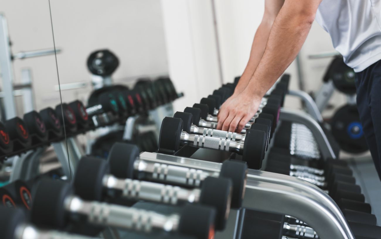 First Time Going To The Gym? 6 Helpful Tips + Sample Workout