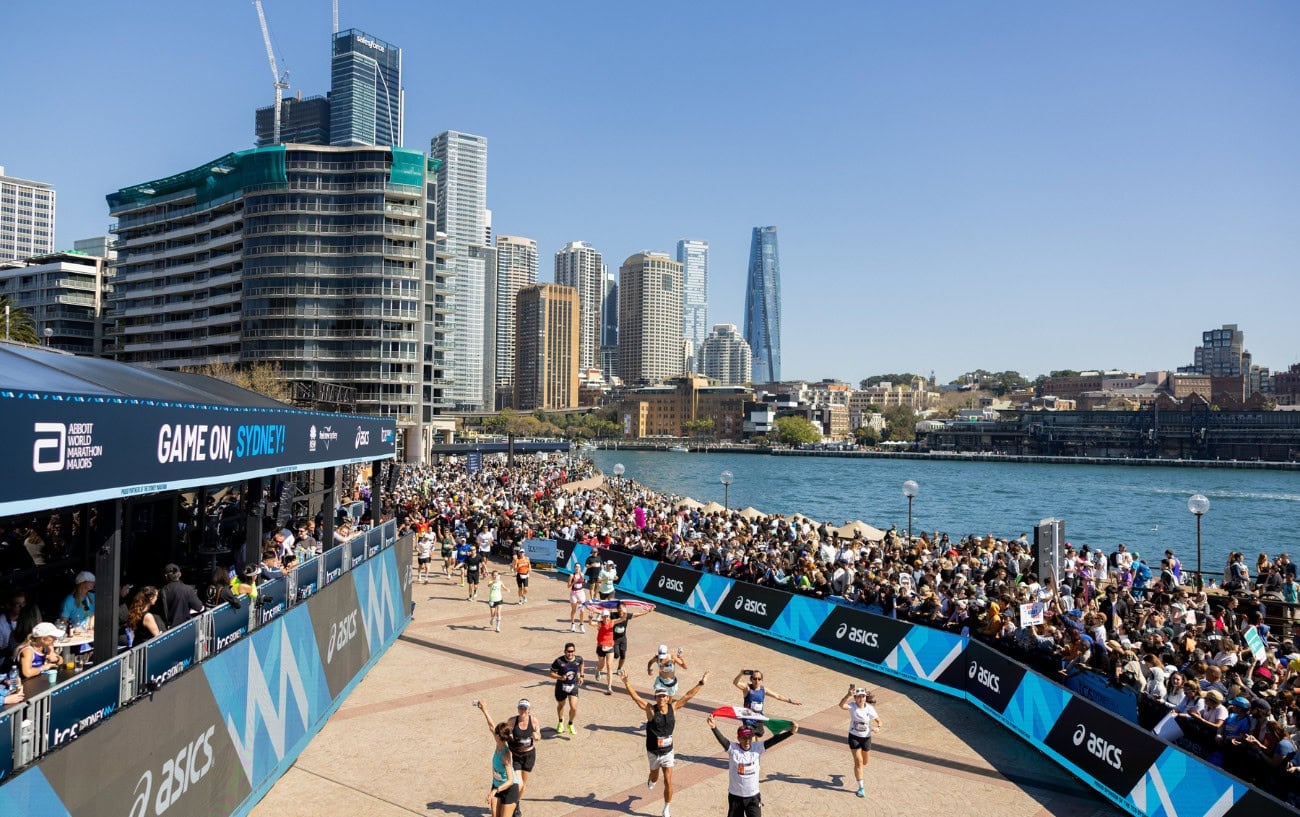 People running the Sydney marathon