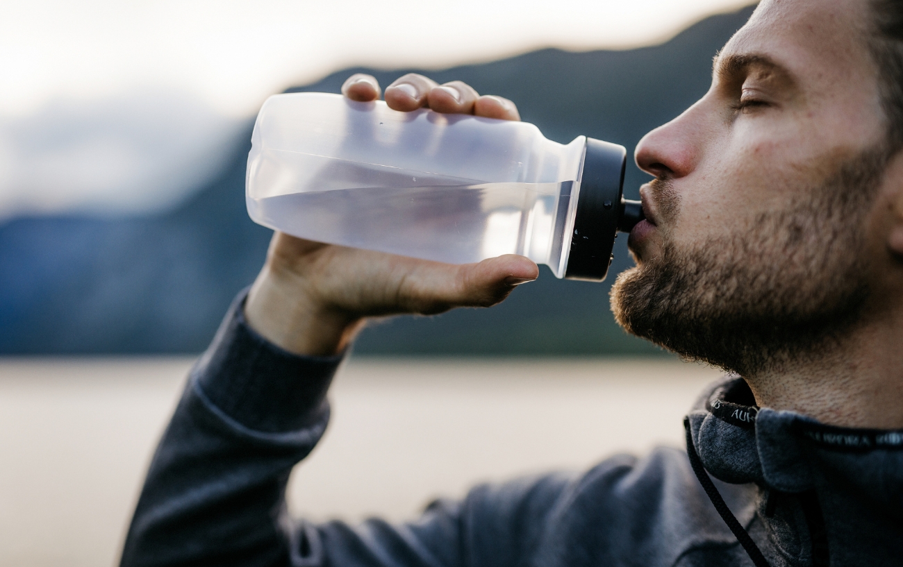 11 water bottles you can run with during training and races