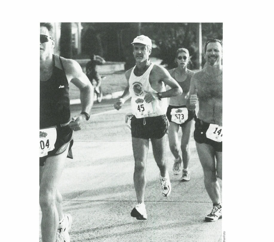 My Most Unforgettable Marathon 9 Dave Schoenblum (center) in the early miles of the 2000 Hops Marathon by Tampa Bay.