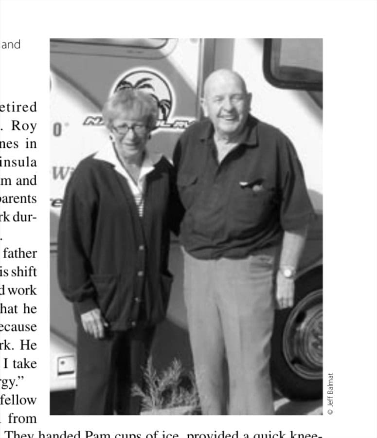 Pam Reed's parents, Karen and Roy Saari, at mile 200.