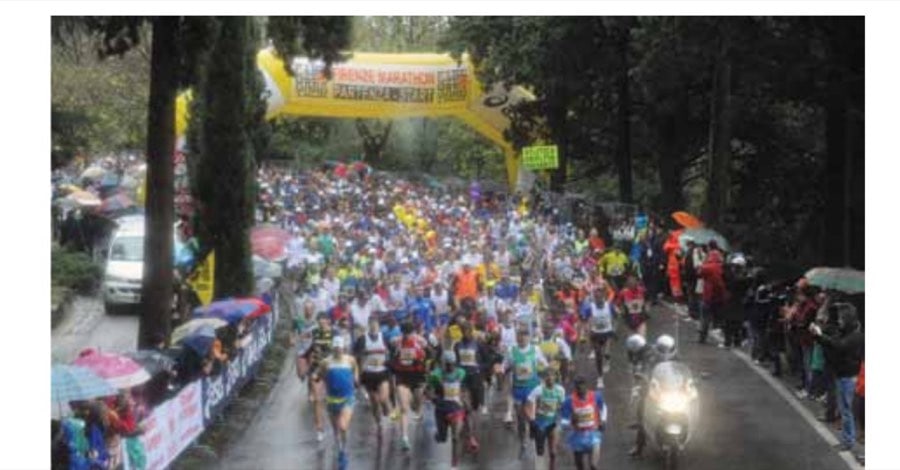 Renaissance Running 7 And they're off! Runners begin the marathon with a fast, curving downhill from Piazzale Michelangelo.