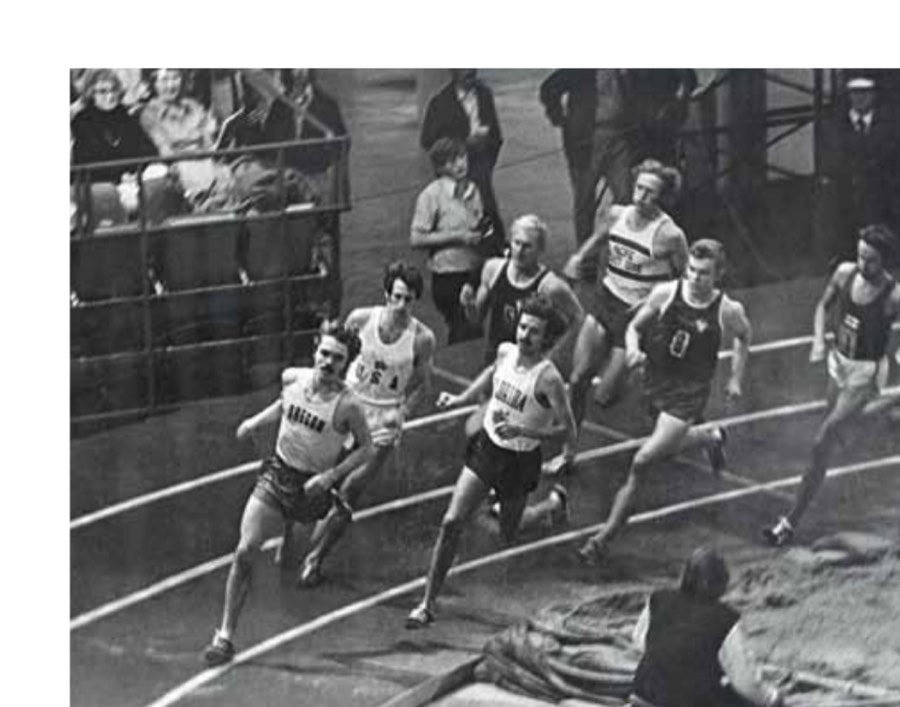 Steve Prefontaine in the lead, with Frank Shorter, Marty Liquori, and Peter Snell behind, among others, and 1972 Olympic 5,000-/10,000-meter gold medalist Lasse Viren pulling up the rear.