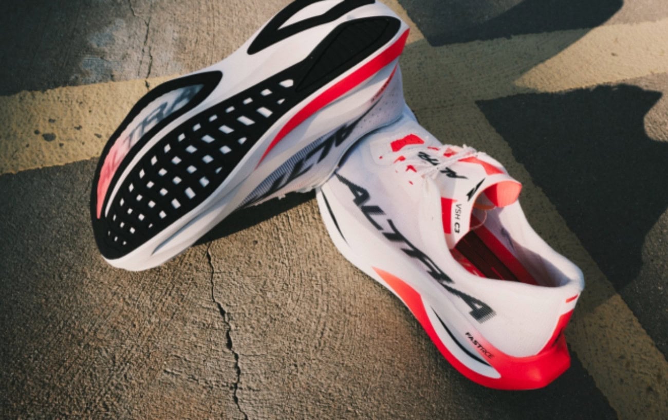 Altra Has Built Its First Real Super Shoe. But Will "Zero Drop" Devotees Embrace It? 2 Altra Vanish Carbon 3 outsole and upper, showing the cutout tread pattern