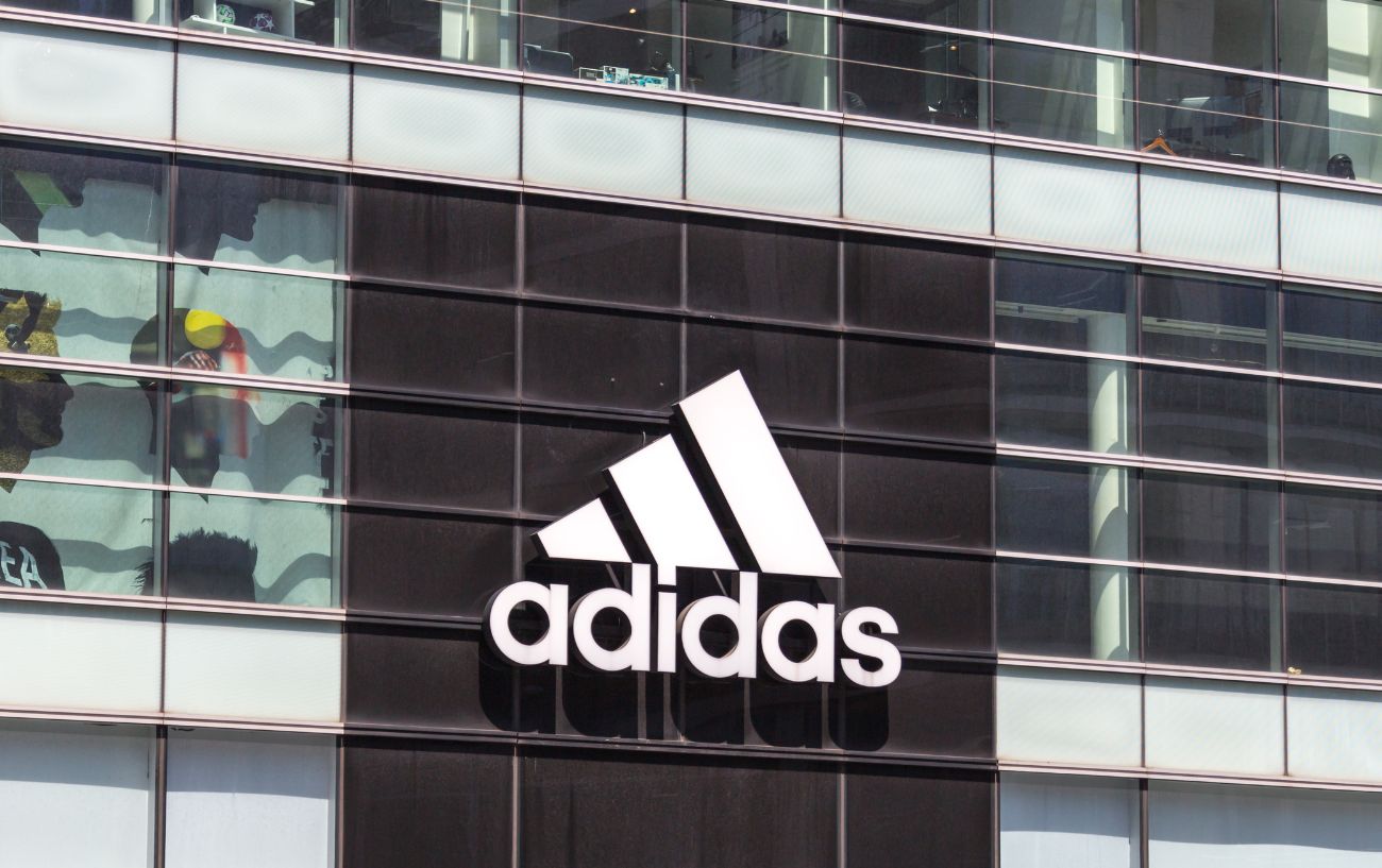 16 ое. Adidas навигация в магазинах. The brand with the 3 Stripes adidas лого.