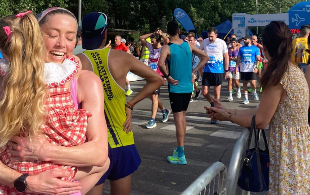 Amber Heard Quietly Runs a Sub-45 10K in Madrid Race Debut 3 Amber Heard Quietly Runs a Sub-45 10K in Madrid Race Debut 3