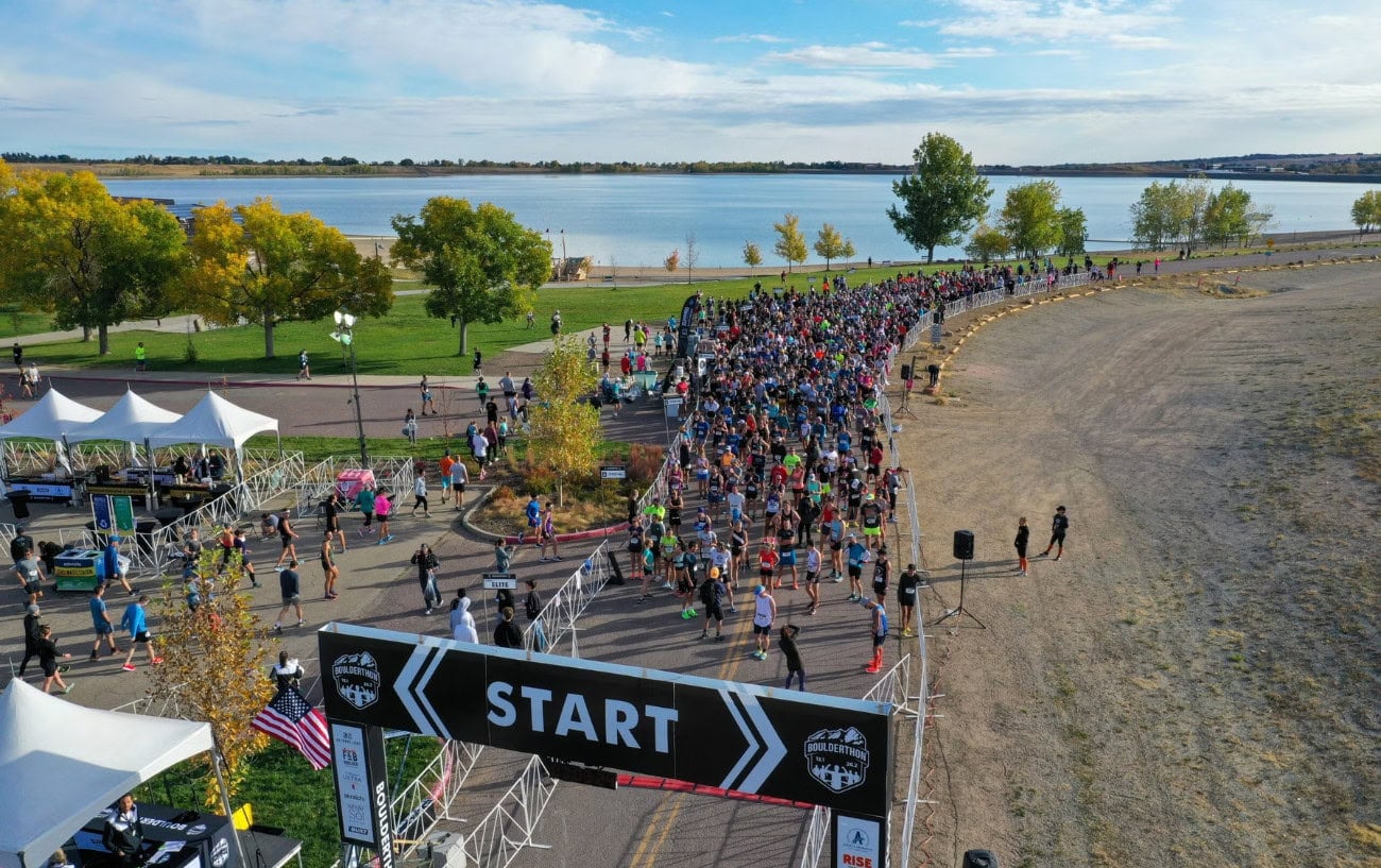 Boulderthon 10k Interrupted By A Train Passing Through The Route 3
