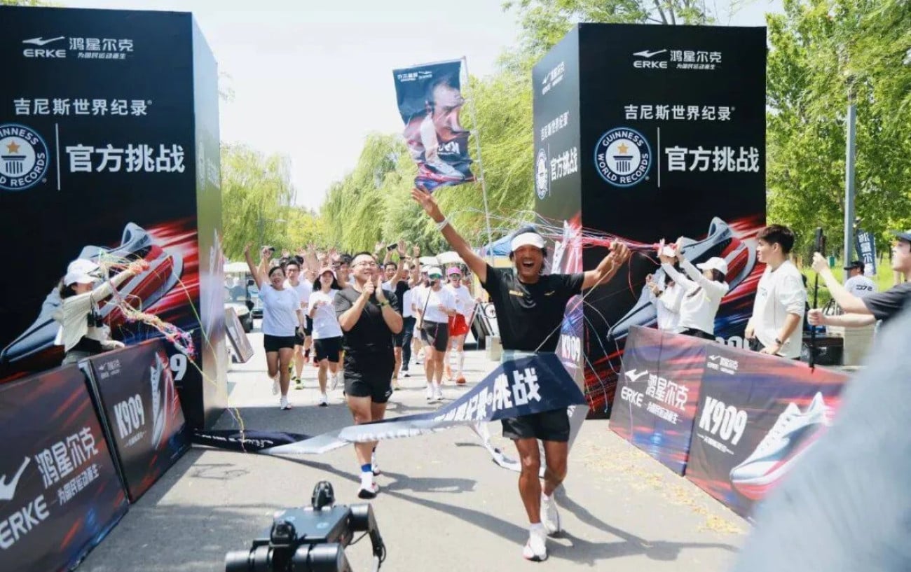 Chinese Runner Completes a Daily Marathon for Over a Year, Setting A New World Record 2 Chinese Runner Completes a Daily Marathon for Over a Year, Setting A New World Record 2