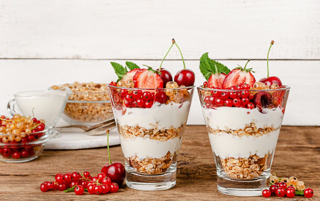 Two yogurt parfaits.