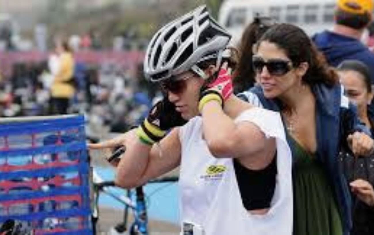 J.Lo Claims She Ran a 4:49 Mile in High School. Could It Be True? 1 J.Lo Claims She Ran a 4:49 Mile in High School. Could It Be True? 1