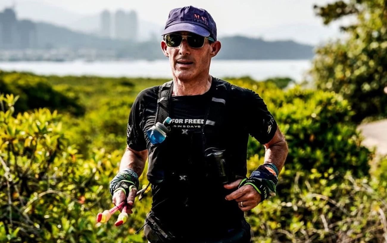 Jo Lodder Says He’s the First to Run From the Great Wall to Hong Kong 3