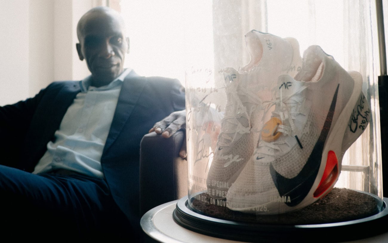 Eliud Kipchoge Meets Former US President Barack Obama, And Gifts Him His Shoes 2