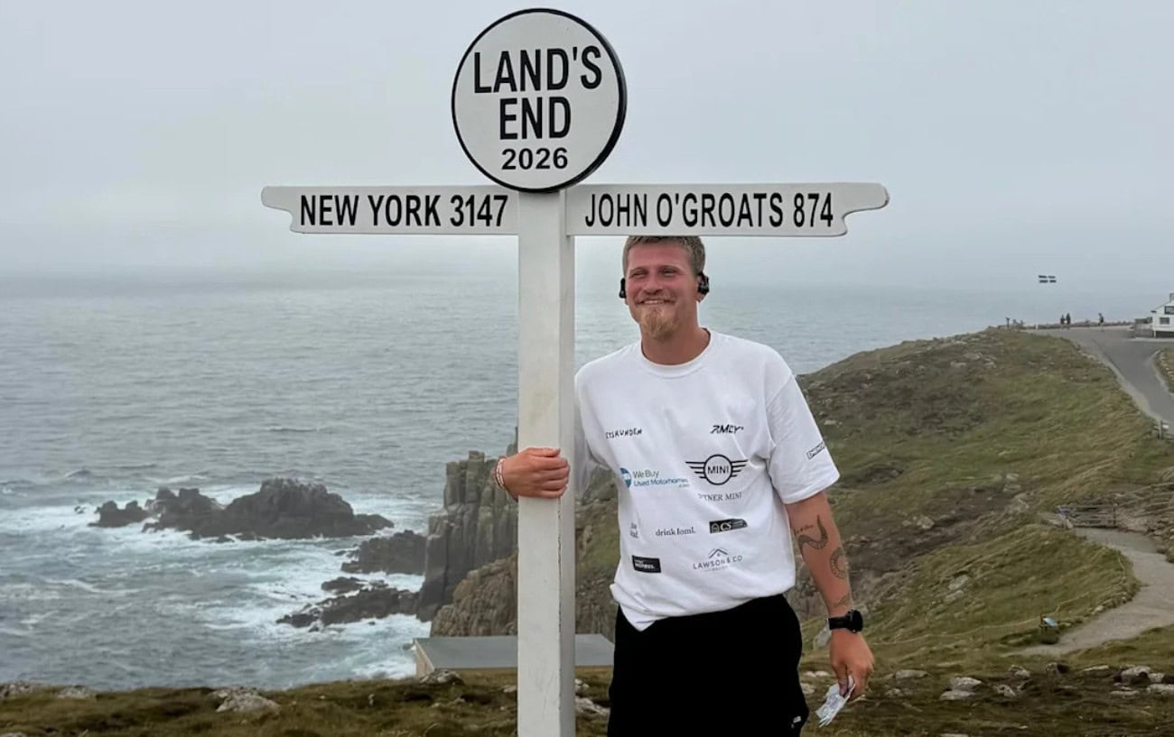 Harry Styles Donates Over $2,500 to a Runner Who Crossed Britain in 23 Days 1