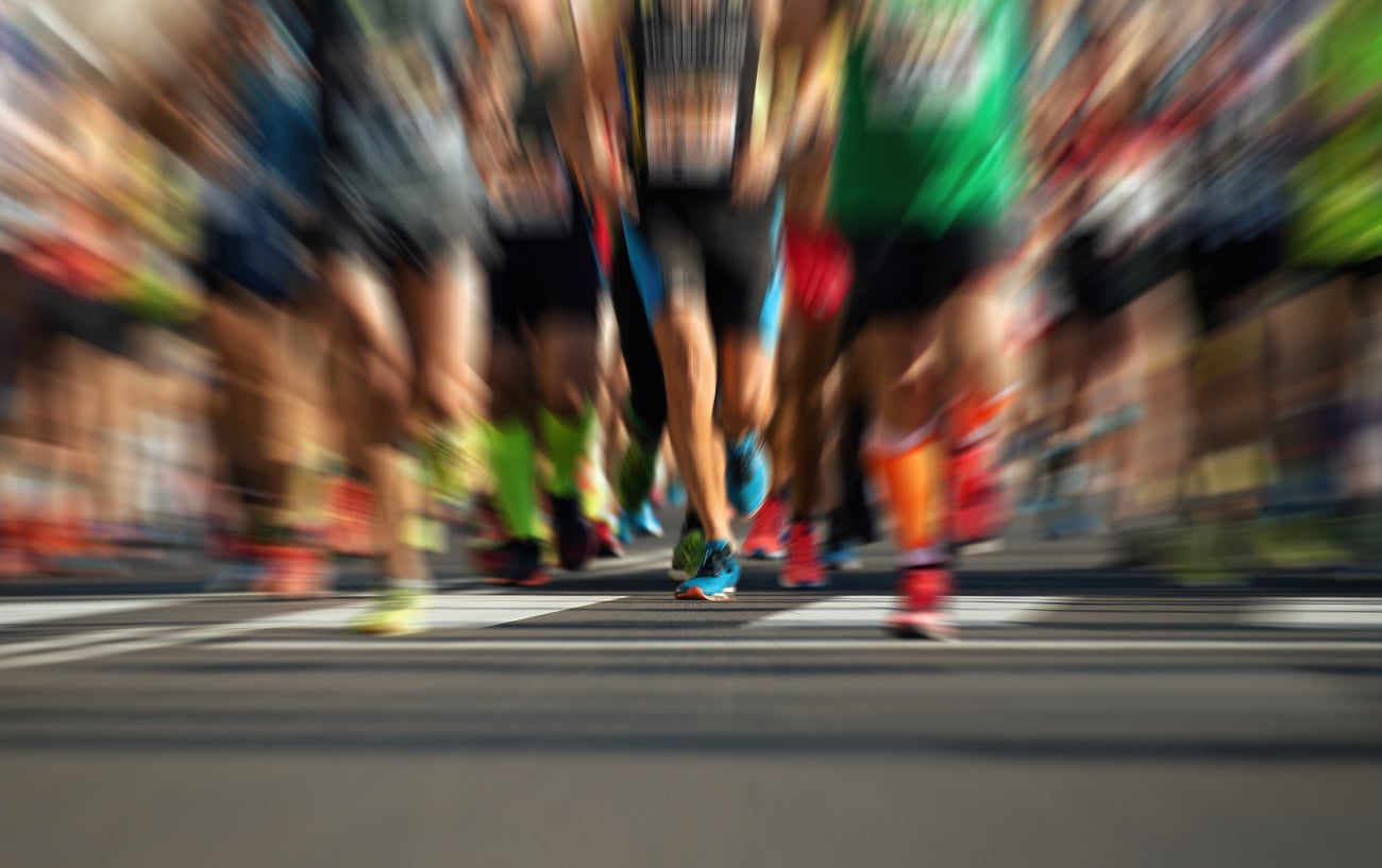 The Pacing Mistake Behind Most Marathon Meltdowns 1 Runners blurred.