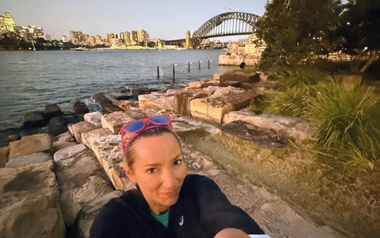 Katelyn taking a selfie while running in Sydney.