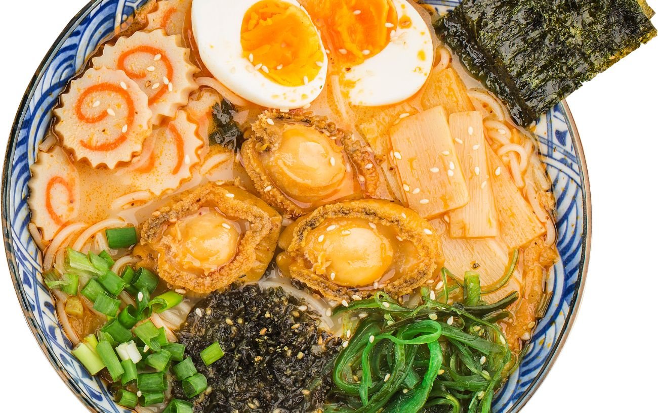 Una taza de fideos Ramen.