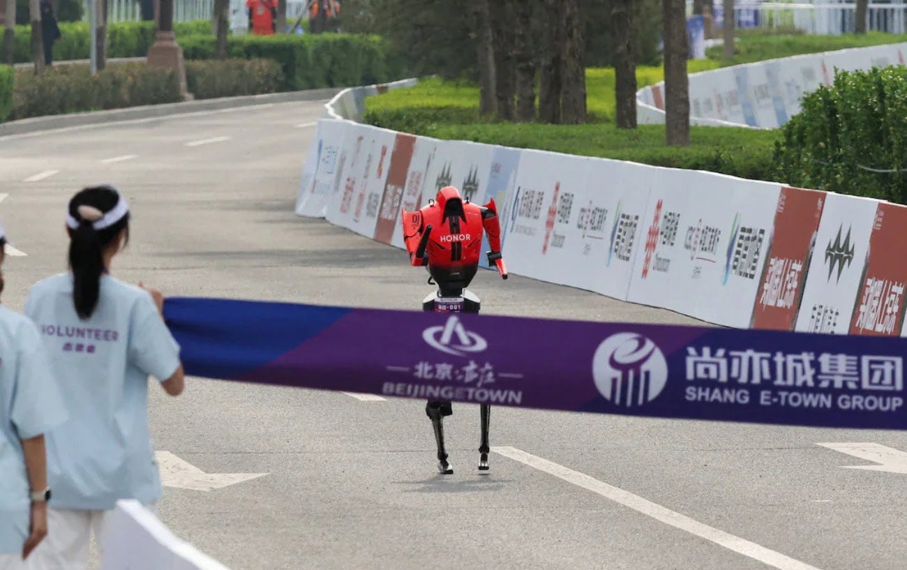 A Robot Just Ran a Half Marathon Faster Than Any Human 2