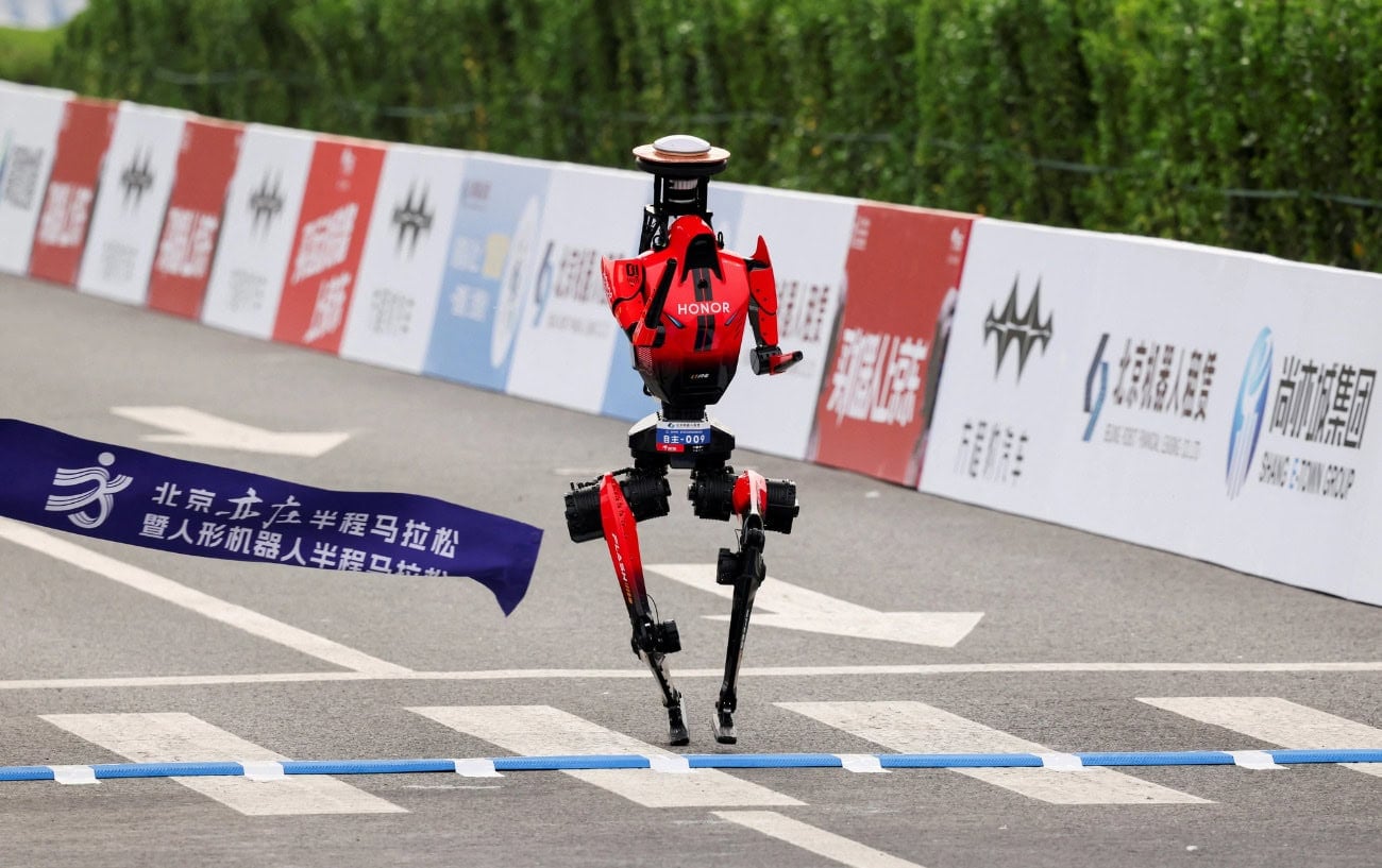 A Robot Just Ran a Half Marathon Faster Than Any Human 1
