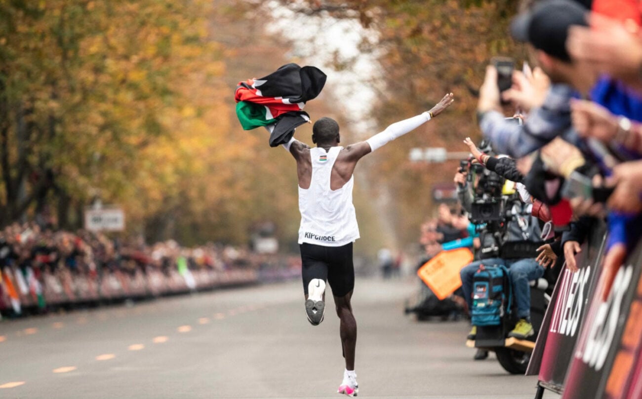 Kipchoge running the INEOS challenge