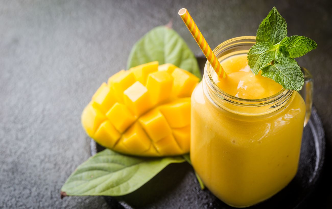 Smoothies For Runners: 6 Healthy Recipes For Your Next Workout 4 Pineapple smoothie.