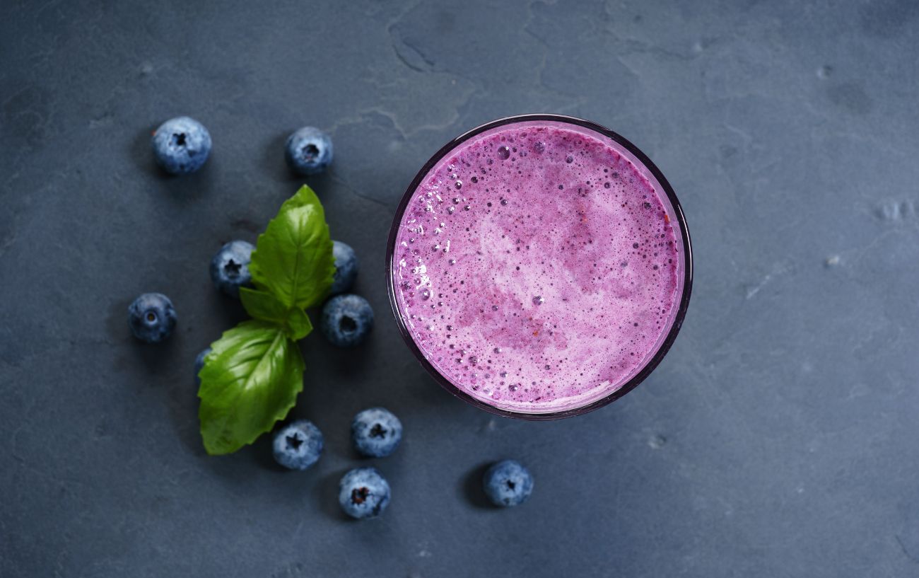 Smoothies For Runners: 6 Healthy Recipes For Your Next Workout 5 Blueberry smoothie.