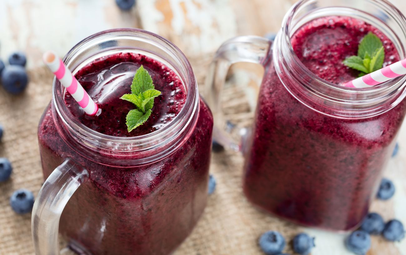 Smoothies For Runners: 6 Healthy Recipes For Your Next Workout 3 Berry smoothies.