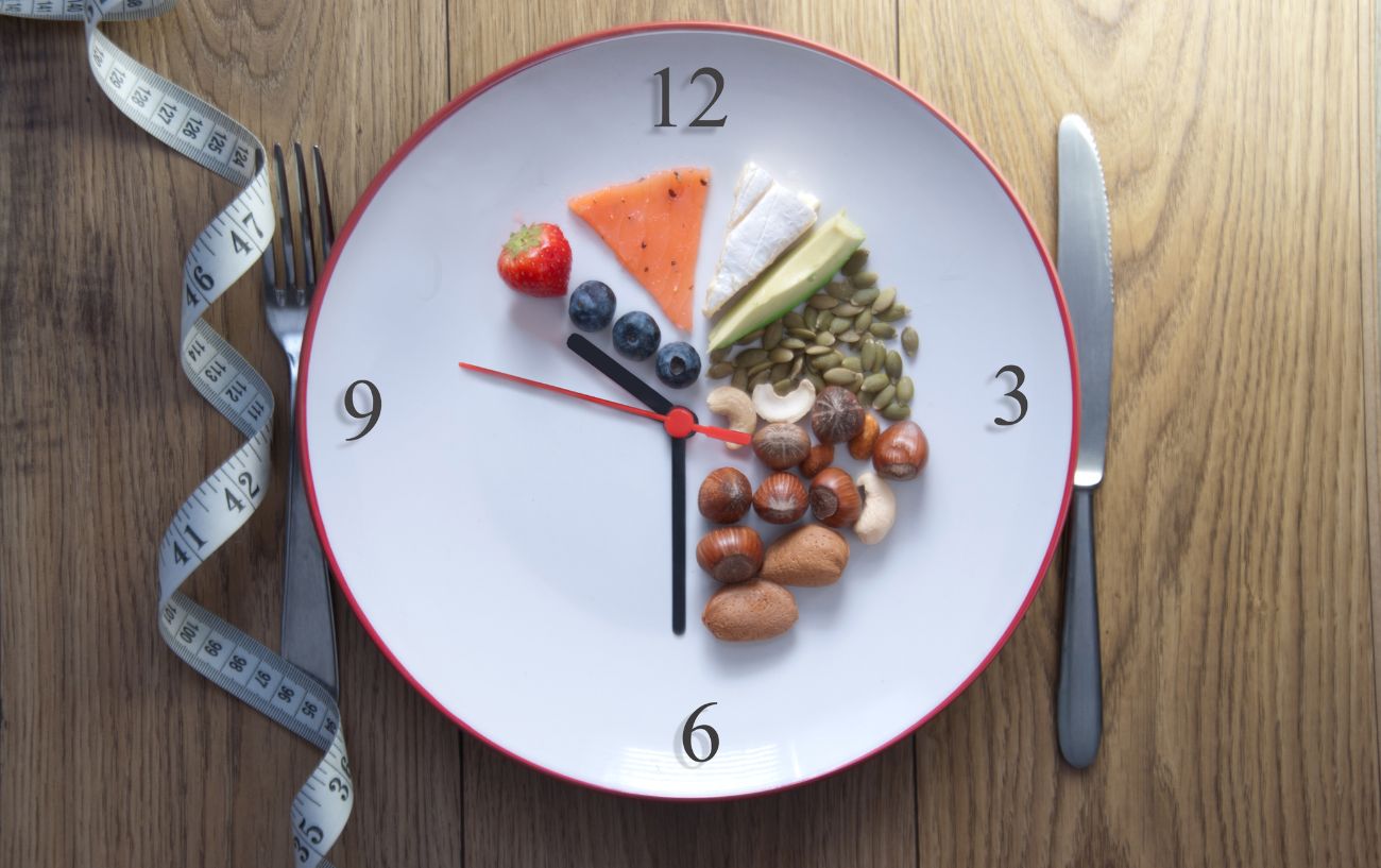 A plate made into a clock representing intermittent fasting.