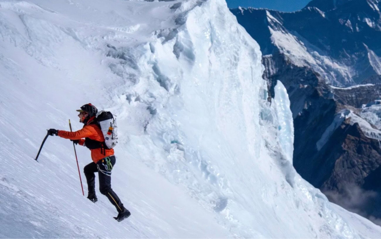 American Runner Tops Everest in Under 10 Hours, Setting New Speed Record 2 American Runner Tops Everest in Under 10 Hours, Setting New Speed Record 2