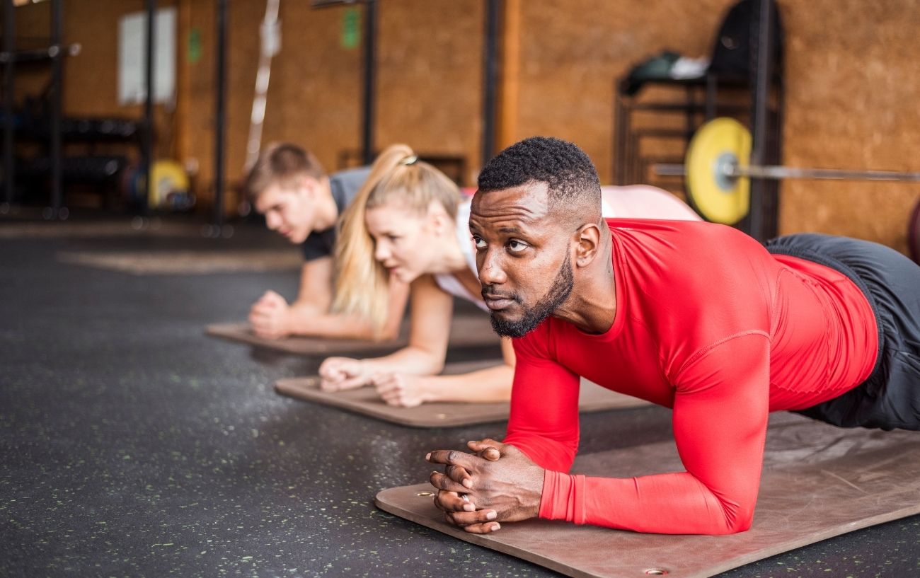 Weighted Planks How To Benefits 7 Tips To Perform A Weighted Plank