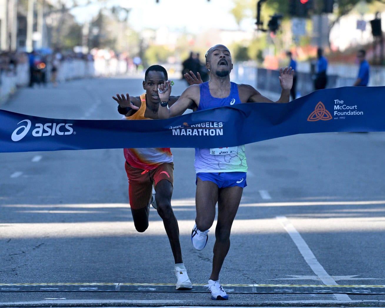 Nathan Martin winning the 2026 LA Marathon photo finish